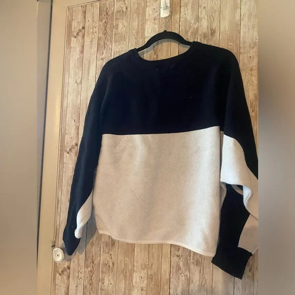 Calvin Klein Black and White Women's Sweater - Picture 5 of 9